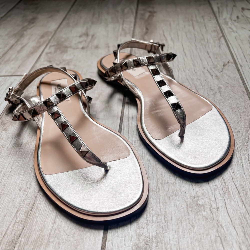 NWOT Valentino Garavani Rockstud Silver Leather Flat Sandals 36EU